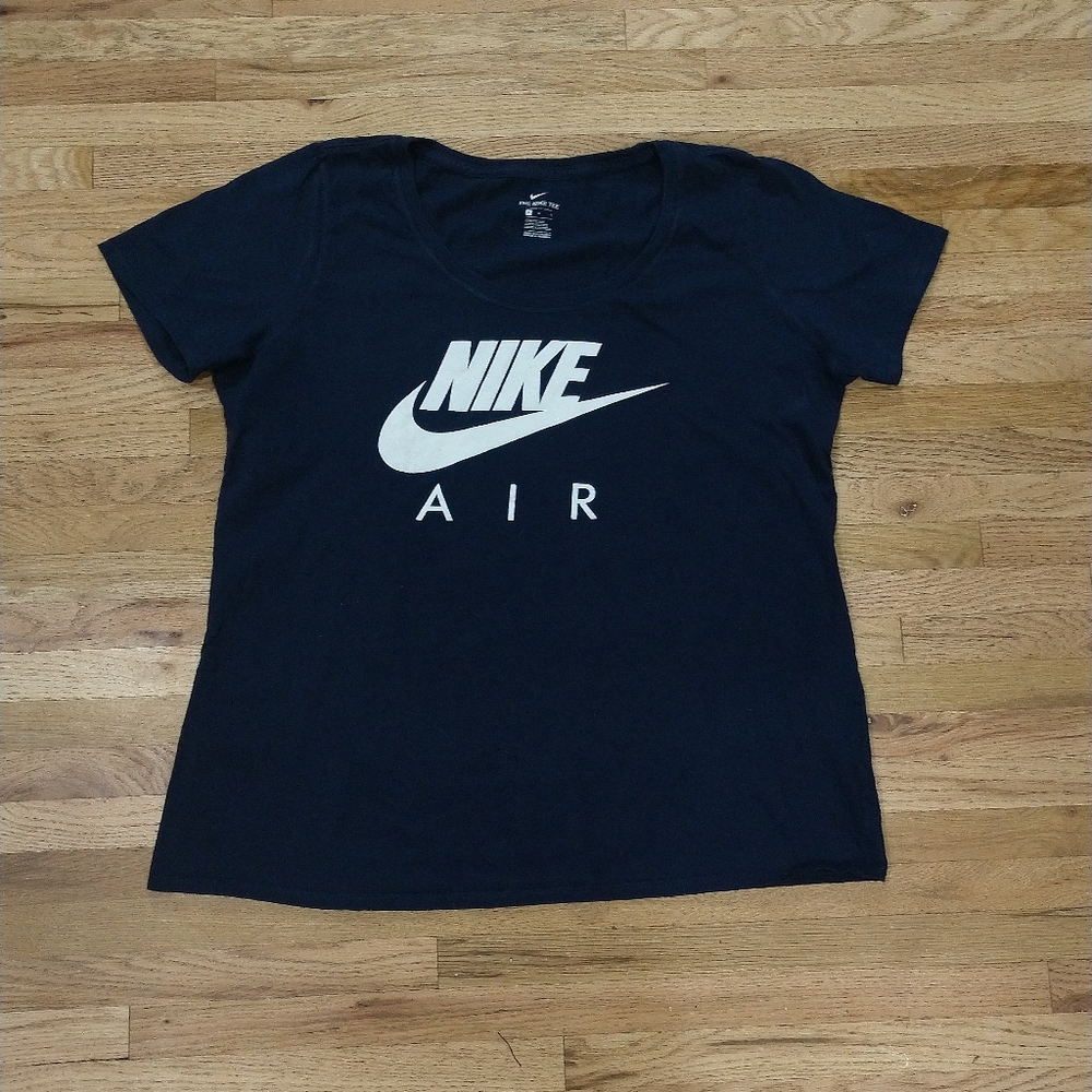 Nike Women's athletic cut tee shirt Size